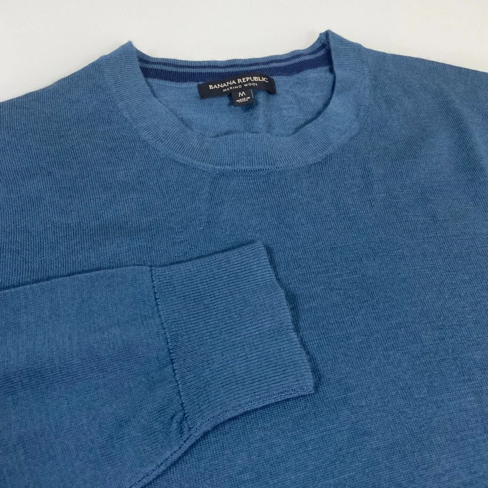 Banana Republic Men's Medium 100% Merino Wool Sweater Blue Crew Neck READ